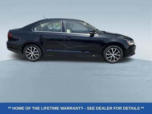 Used 2018 Volkswagen Jetta SE FWD image 2