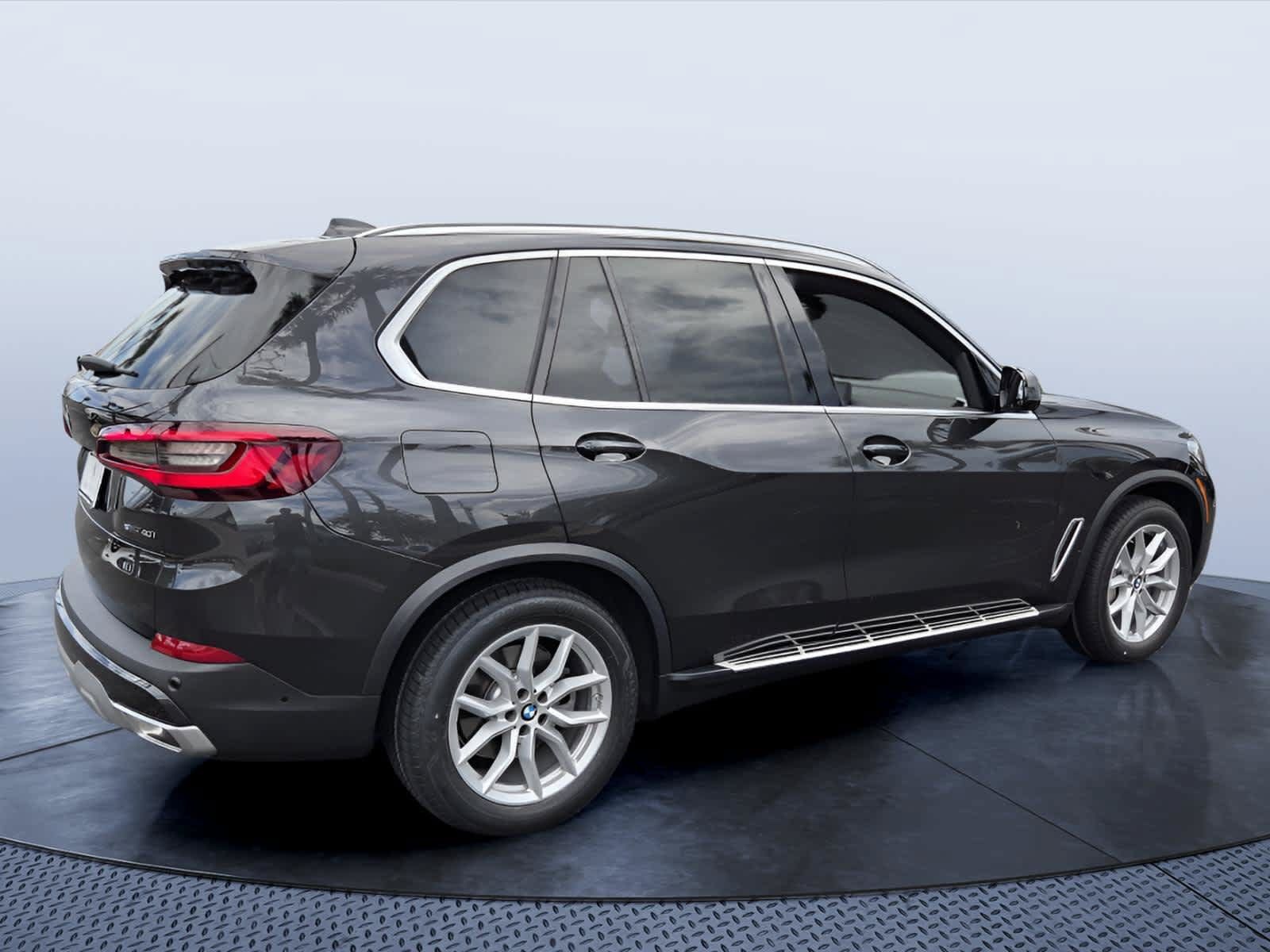Used 2023 BMW X5 sDrive40i w/ Premium Package RWD image 3