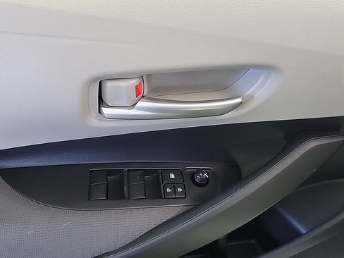Used 2020 Toyota Corolla LE FWD image 33