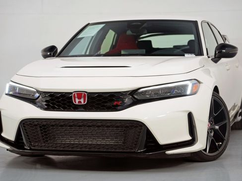Used 2024 Honda Civic Type R image 3