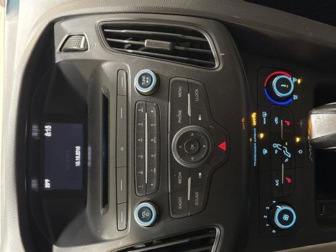 Used 2016 Ford Focus SE w/ SE Cold Weather Package image 8