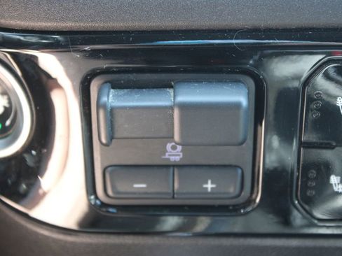Used 2022 Chevrolet Silverado 1500 RST AWD/4WD image 42