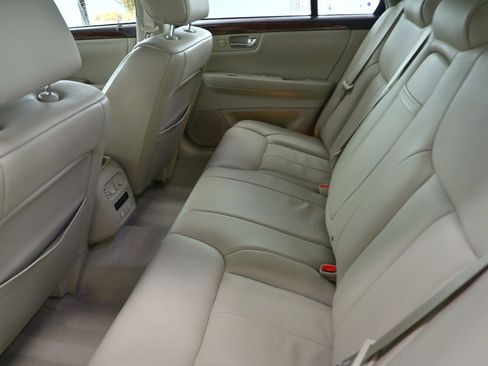 Used 2007 Cadillac DTS Luxury I w/ Trunk Convenience Package image 9