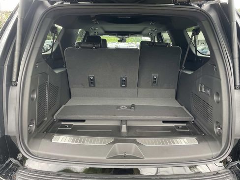 New 2025 Chevrolet Suburban High Country image 9