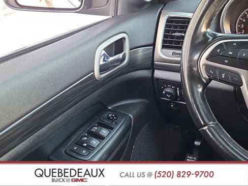 Used 2021 Jeep Grand Cherokee Laredo RWD image 43