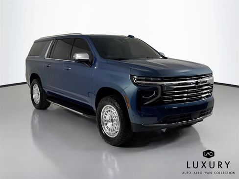 Used 2025 Chevrolet Suburban Premier image 3