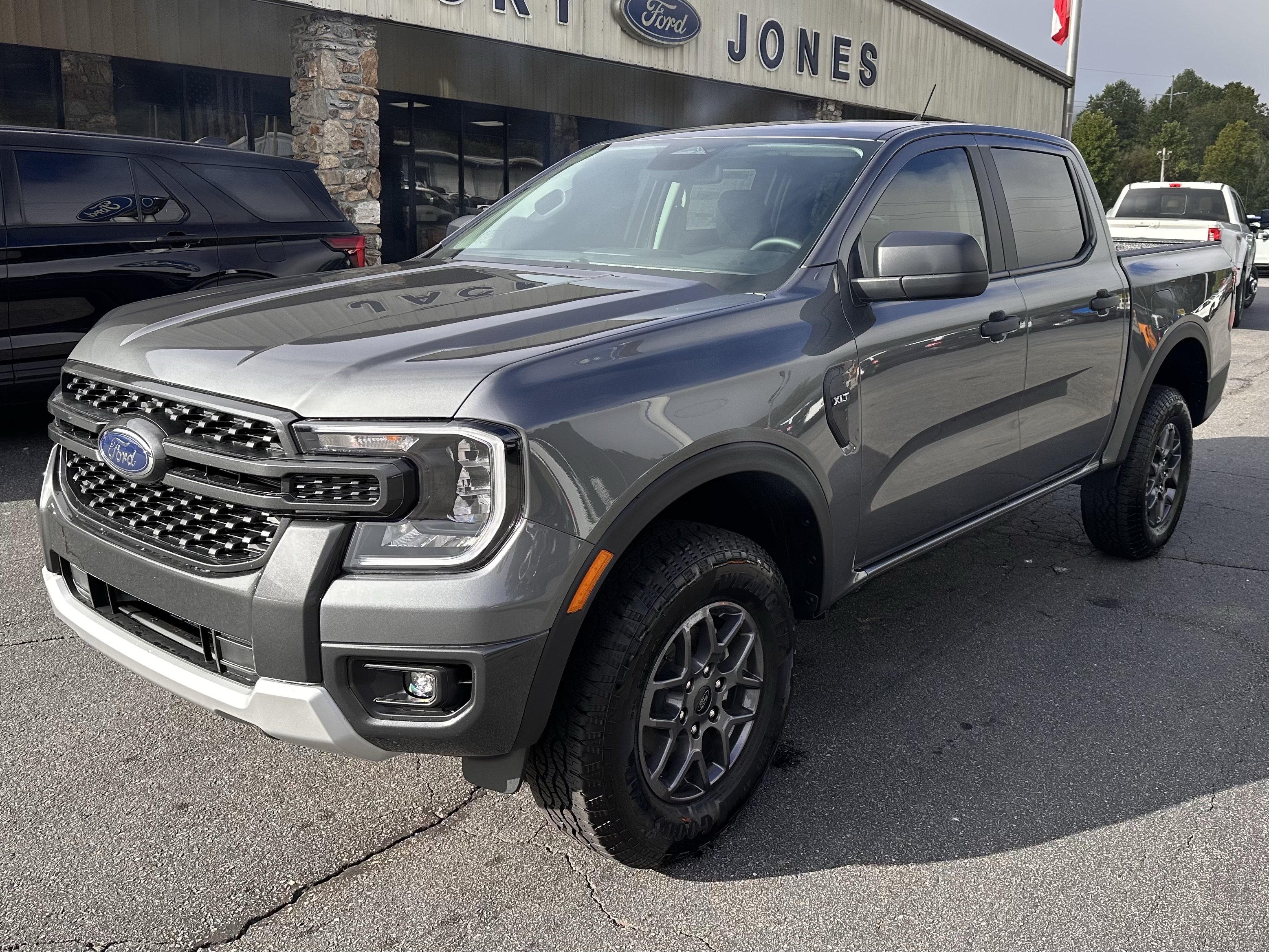 New 2026 Ford Ranger XLT w/ FX4 Off-Road Package AWD/4WD image 2