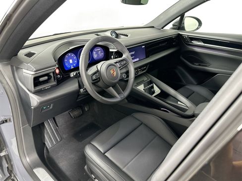 Certified 2025 Porsche Macan 4 Electric image 4
