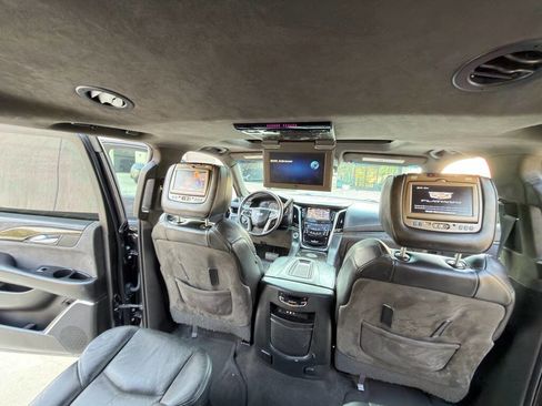 Used 2016 Cadillac Escalade ESV Platinum image 29