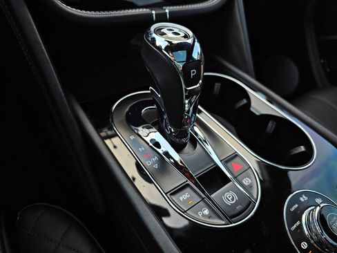 Used 2018 Bentley Bentayga image 29
