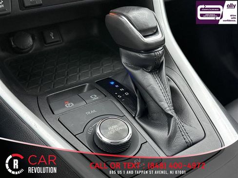 Used 2021 Toyota RAV4 XLE Premium image 22