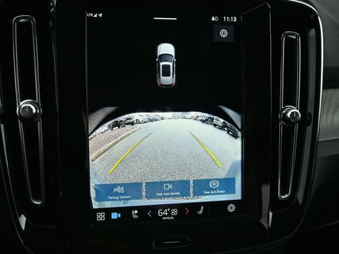 Used 2025 Volvo XC40 B5 Core image 15