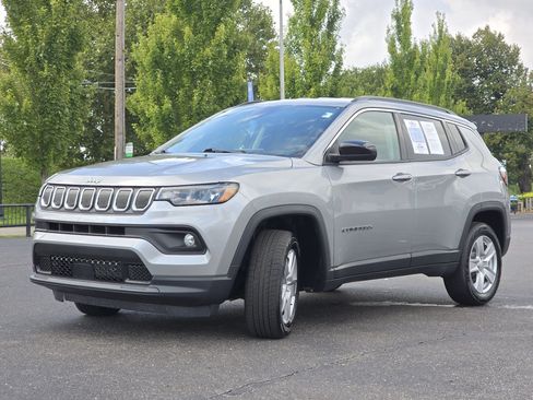 Used 2022 Jeep Compass Latitude AWD/4WD image 19