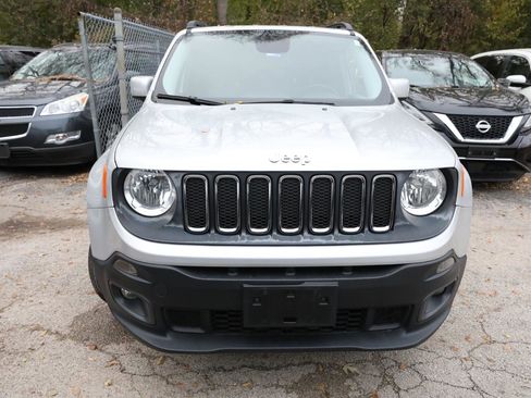 Used 2016 Jeep Renegade Latitude image 3