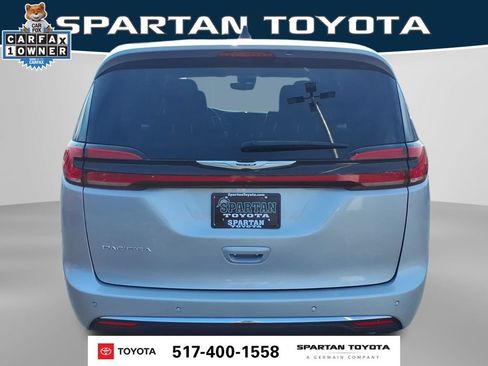 Used 2024 Chrysler Pacifica Touring-L FWD image 8
