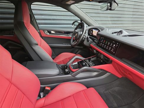 Used 2024 Porsche Cayenne Turbo GT image 17