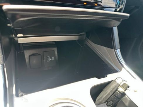 Used 2022 Ford Explorer Limited w/ Equipment Group 301A RWD image 40
