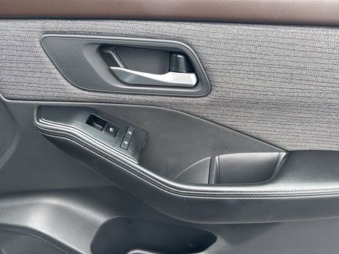 Certified 2021 Nissan Rogue SV image 17