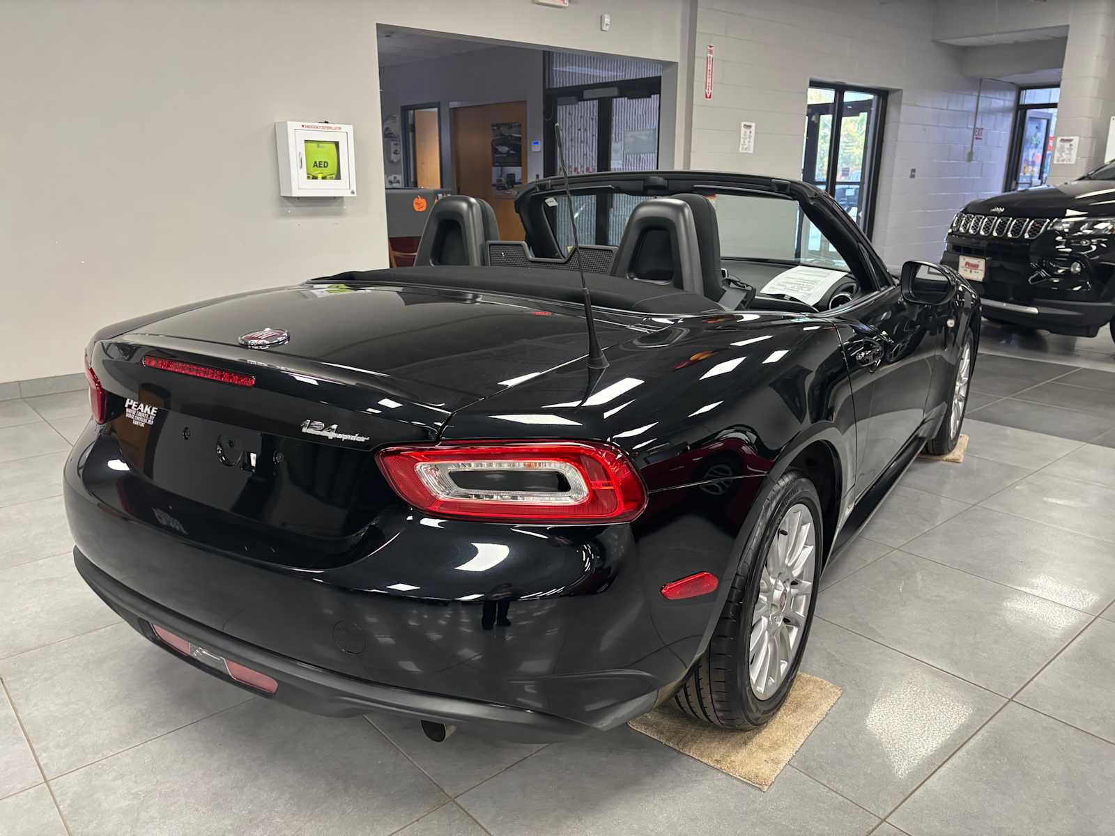 Used 2017 FIAT 124 Spider Classica RWD image 8