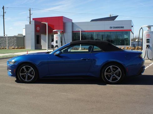 Used 2024 Ford Mustang Premium image 12