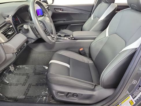 Used 2025 Toyota Camry SE w/ Convenience Package FWD image 19
