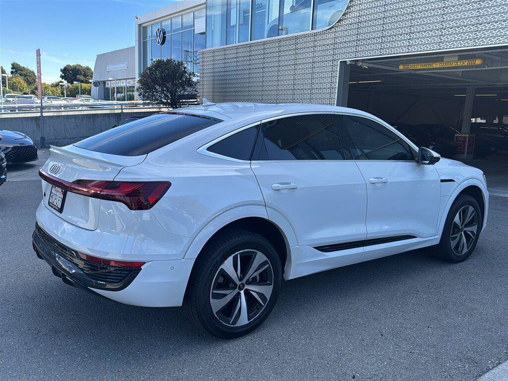 Used 2024 Audi Q8 e-tron Premium Plus AWD/4WD image 6