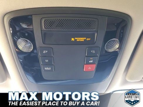 Used 2024 Kia Carnival EX FWD image 29