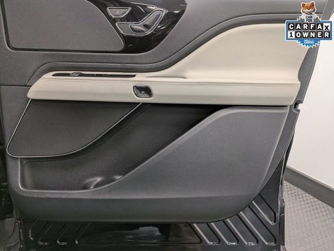 Certified 2025 Lincoln Aviator AWD image 28