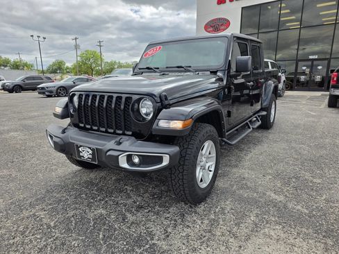 Used 2023 Jeep Gladiator Sport AWD/4WD image 3
