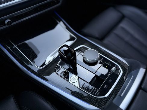 Used 2022 BMW X7 M50i AWD/4WD image 42