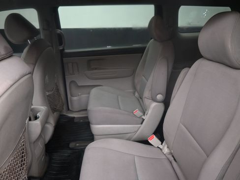 Used 2015 Kia Sedona L image 17