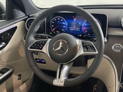 Used 2025 Mercedes-Benz C 300 4MATIC Sedan image 16