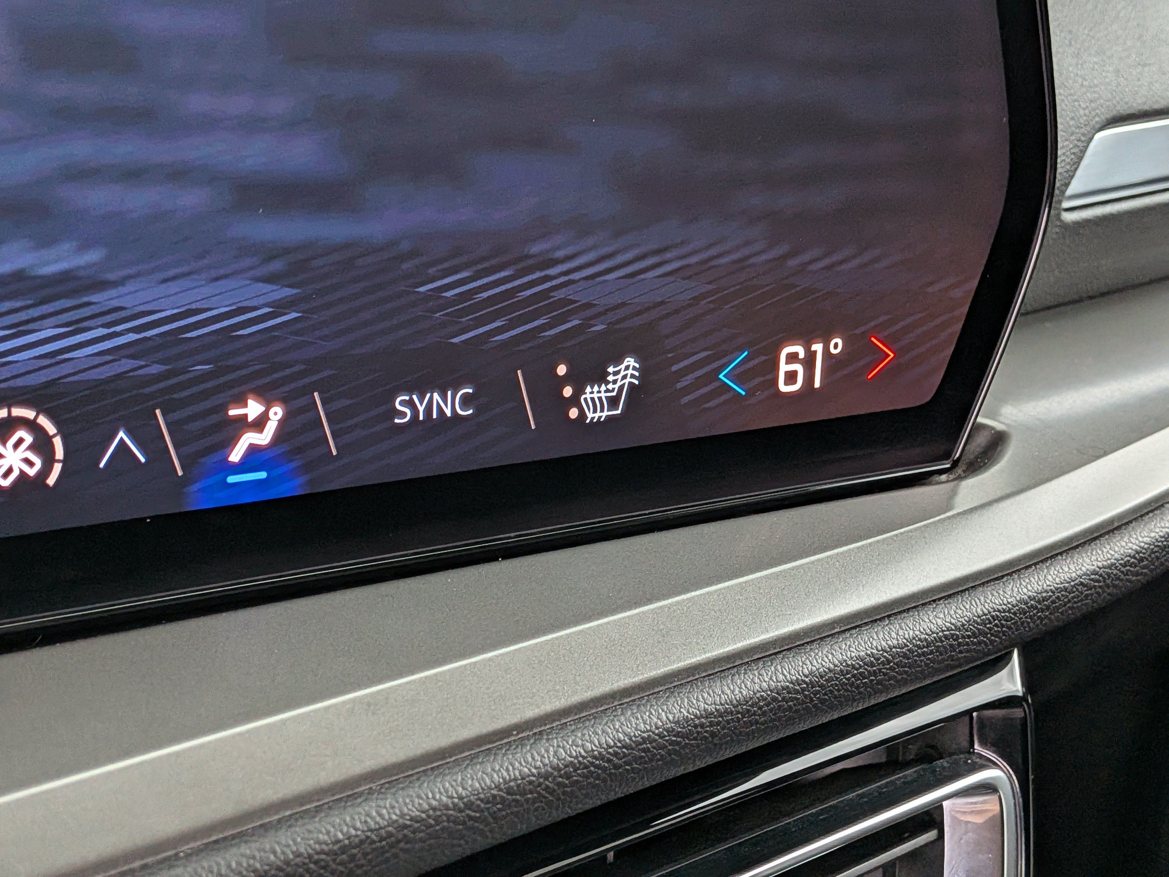 Used 2024 Chevrolet Traverse LT FWD image 32