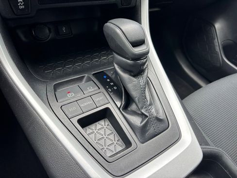 Used 2020 Toyota RAV4 LE image 24