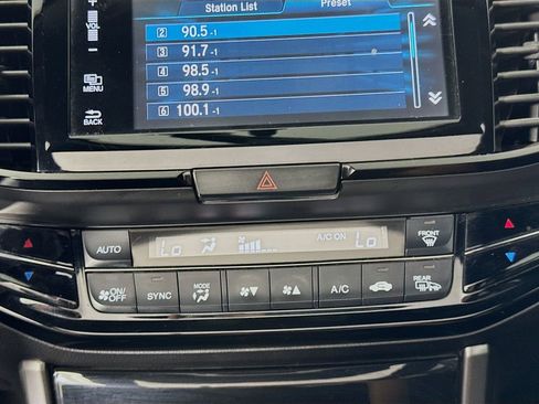 Used 2017 Honda Accord EX image 17