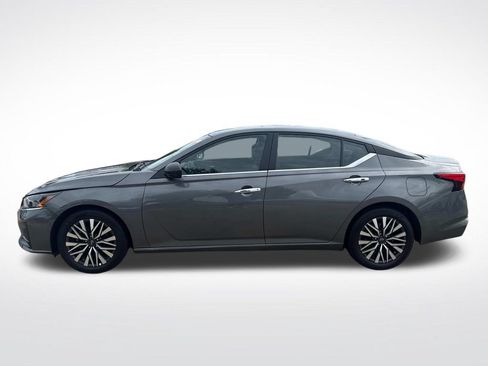 Used 2025 Nissan Altima 2.5 SV FWD image 7