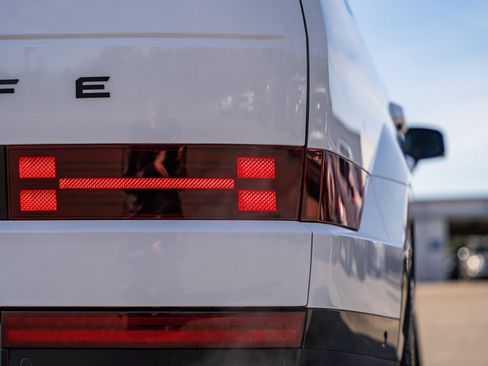 Used 2025 Hyundai Santa Fe Calligraphy w/ Tow & Go Package image 22