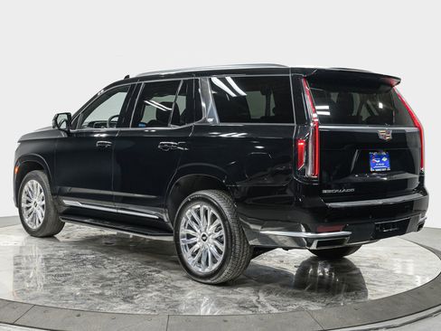 Used 2023 Cadillac Escalade Premium Luxury w/ LPO, Floor Liner Package AWD/4WD image 4