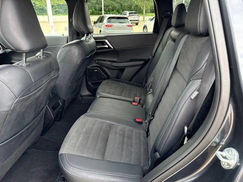 Used 2025 Mitsubishi Outlander SE AWD/4WD image 14