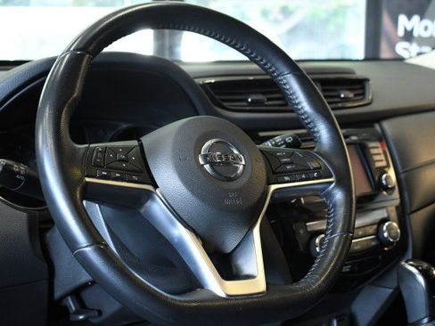 Used 2019 Nissan Rogue SV AWD/4WD image 26