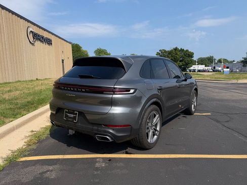 Certified 2025 Porsche Cayenne AWD/4WD image 6