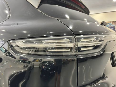 Used 2019 Porsche Cayenne AWD/4WD image 6