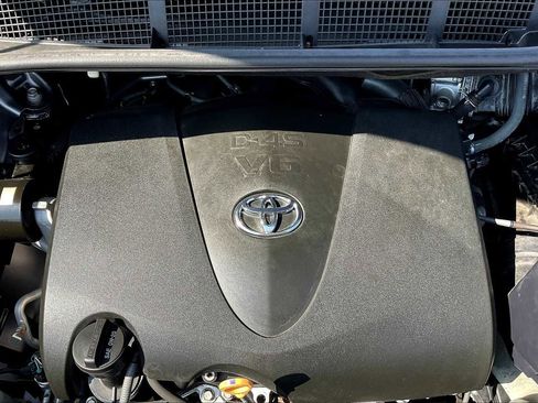 Certified 2020 Toyota Sienna SE Premium image 31