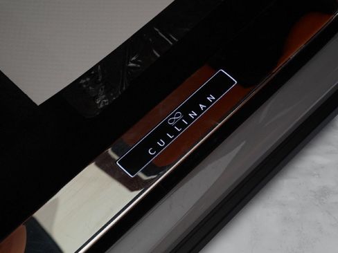 Certified 2023 Rolls-Royce Cullinan Black Badge w/ Driver's Package AWD/4WD image 40