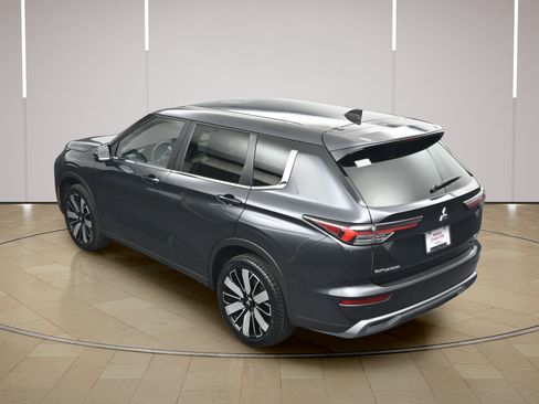 Used 2025 Mitsubishi Outlander SE AWD/4WD image 39
