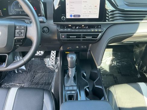 Used 2026 Toyota Camry SE w/ Convenience Package AWD/4WD image 11