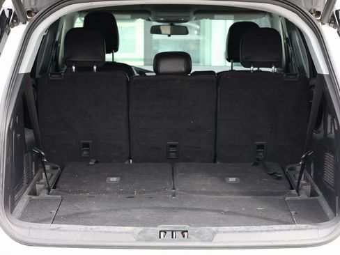 Used 2022 Ford Explorer XLT w/ Equipment Group 202A image 8