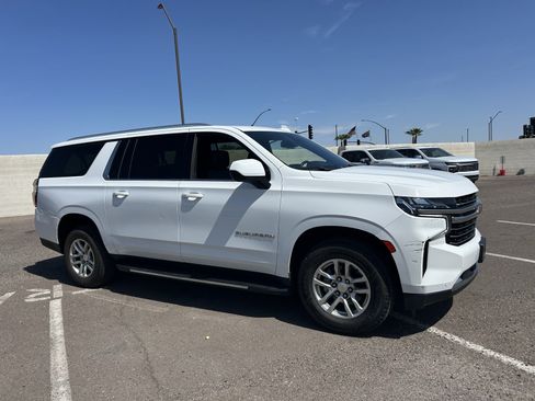 Used 2023 Chevrolet Suburban LT AWD/4WD image 7