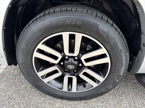 Used 2022 Toyota 4Runner Limited AWD/4WD image 10