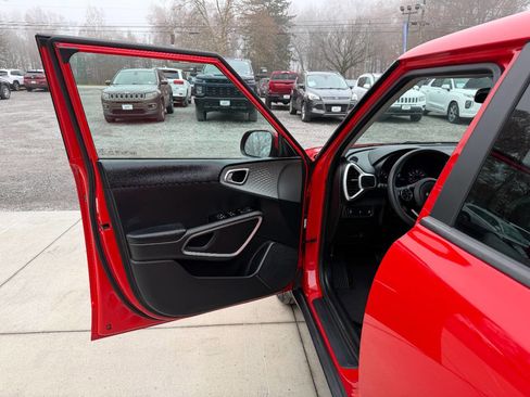 Used 2022 Kia Soul LX image 22